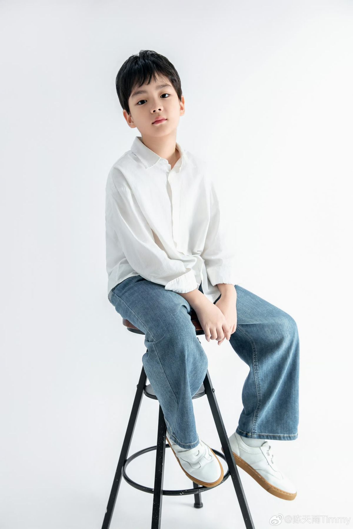 White Casual Shirt & Light Blue Jeans Set